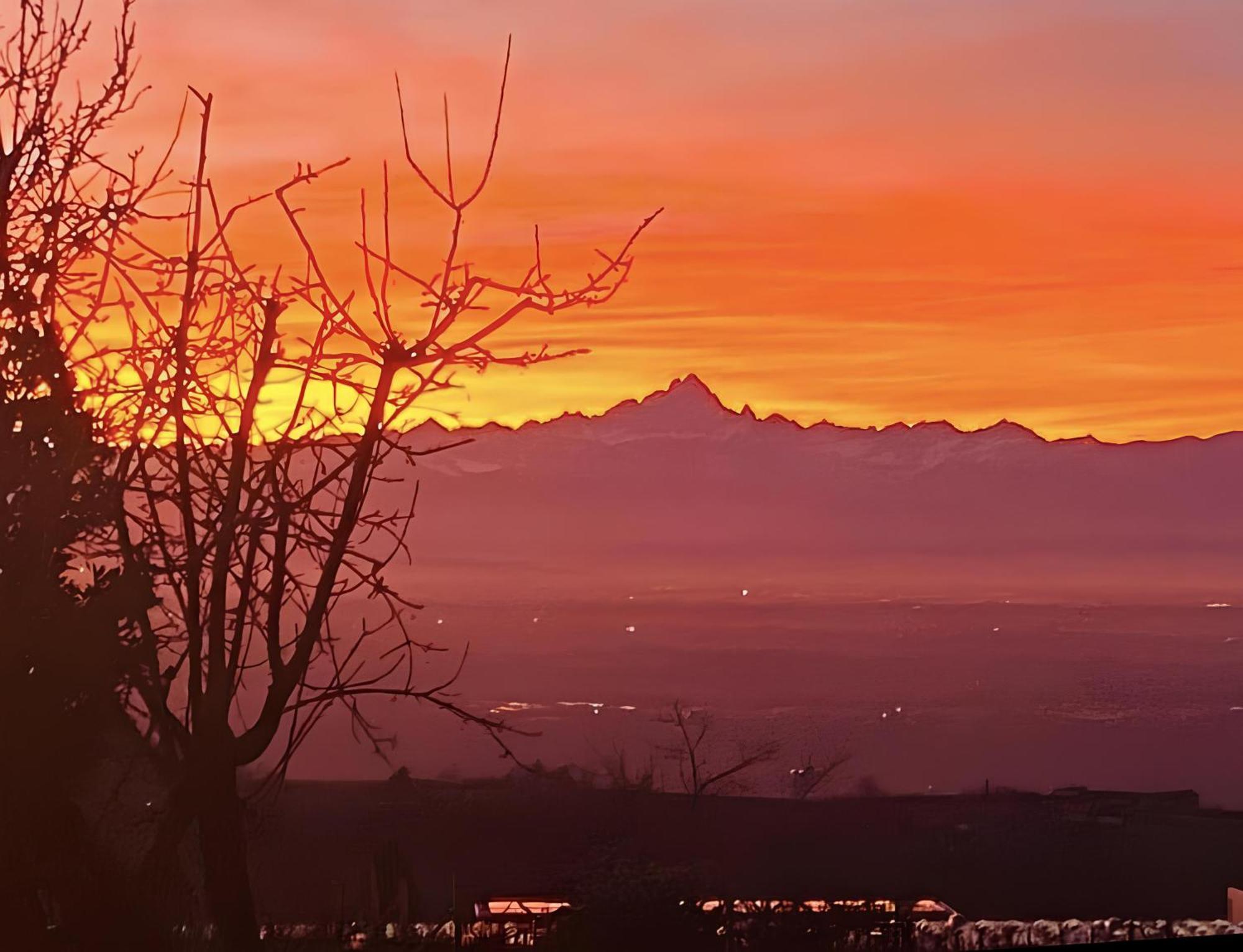 Just Langhe Casa Nebbiolo Villa โนเวลโล ภายนอก รูปภาพ